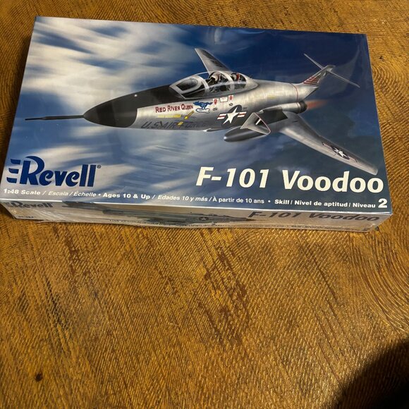 Revell Model Kit F-101 Voodoo Air Force Jet Plane Military 1:48 Sealed Box - Picture 1 of 3